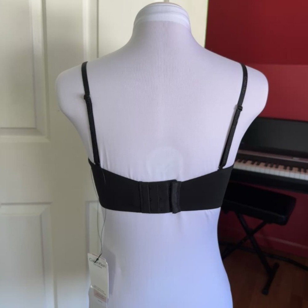 Calvin Klein, Size Medium, Form To Body Black Lightly Lined Bandeau Bralette NEW - Picture 5 of 12